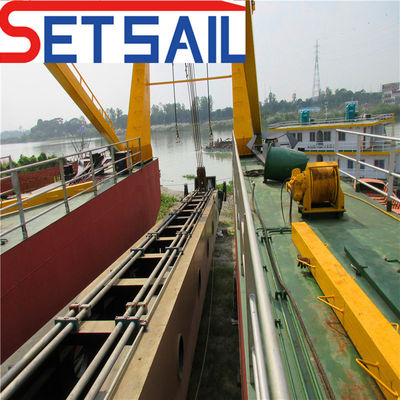 Set Sail Cutter Suction Dredger with 9000m3 Water Flow and Hydraulic Diesel Engine